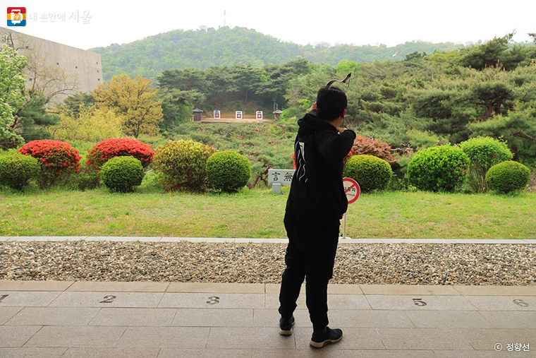 남산에서는 국궁의 명소인 석호정에서 전통 활쏘기 프로그램이 진행된다.