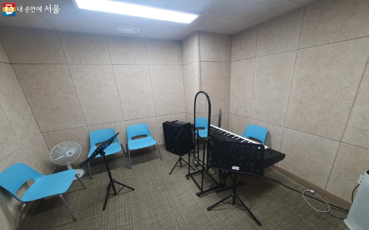 마포구평생학습센터의 음악 개인연습실 ©조한상 