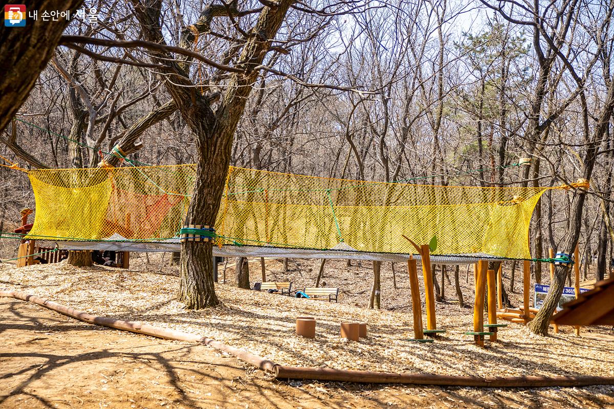 아이들과 청소년들도 이용할 수 있도록 네트 놀이시설 등도 살펴볼 수 있었다. ©임중빈