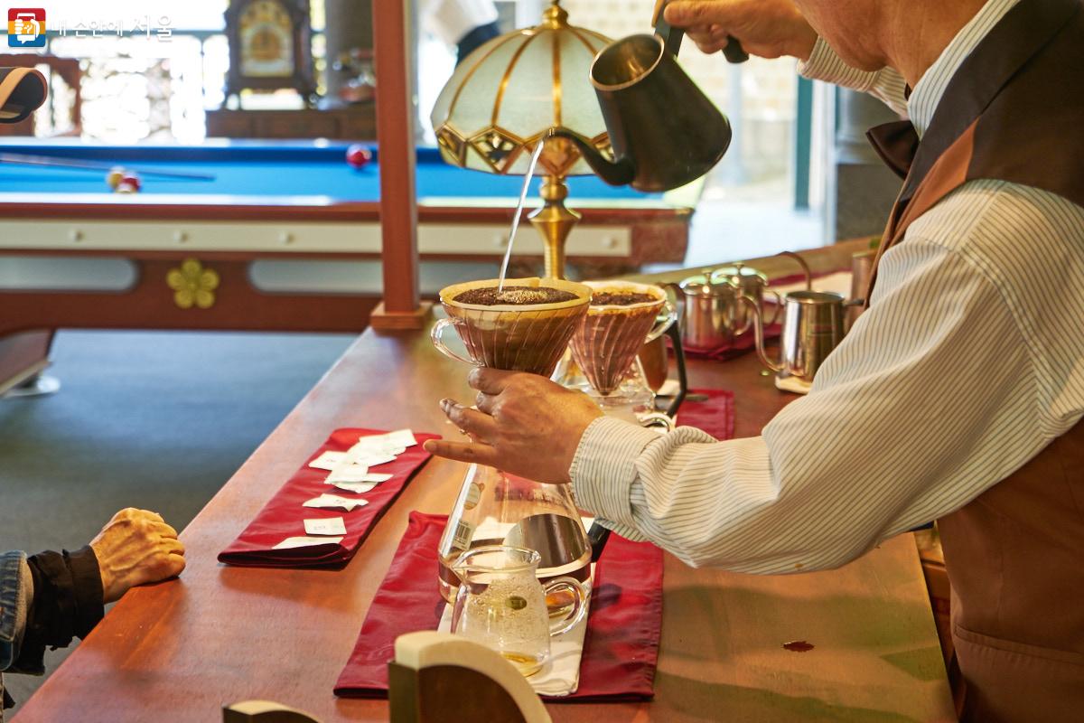‘황실취미회’의 ‘황실 양탕국 라운지’에서는 고종 황제가 즐겨 마셨던 양탕국(커피) 추출 시연 및 시음 행사가 진행된다. ⓒ이정규