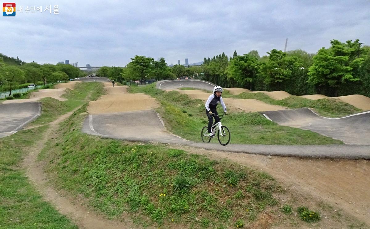 난지한강공원 자전거 연습장 ©김종성