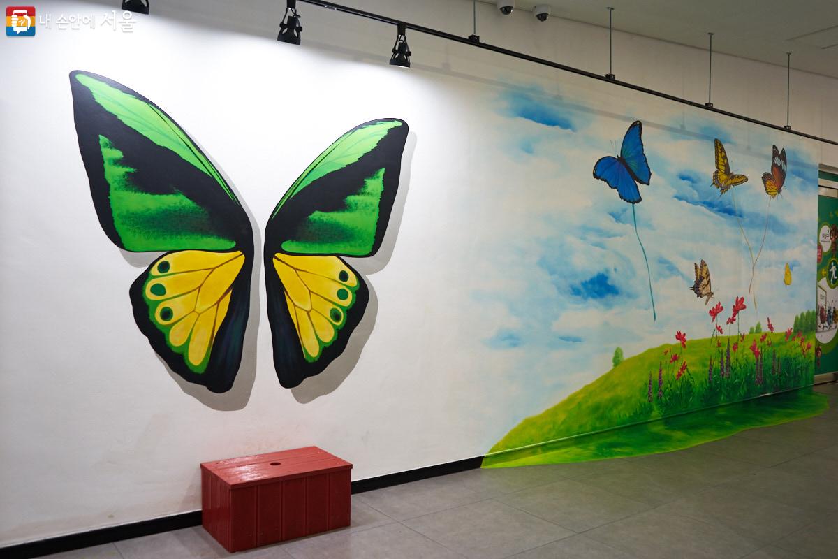 ‘버드윙 나비’라 불리는 실존 나비를 모티브로 한 트릭아트 작품 ⓒ이정규