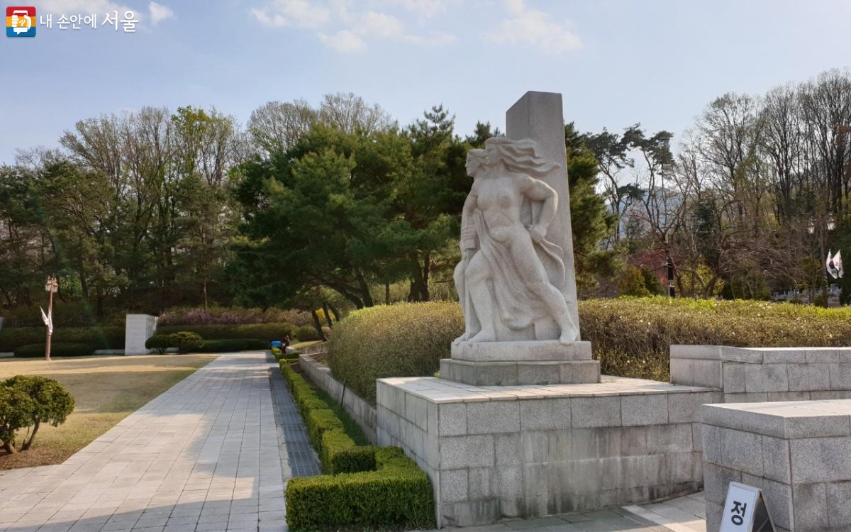 1960년 4.19혁명 때에 희생된 224분이 안장되어 있는 국립4.19민주묘지 ©박세호