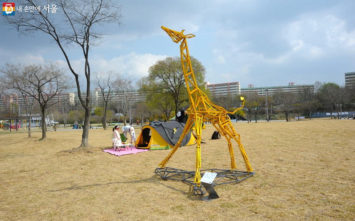 백종인 작가의 <탑기린> ⓒ조수봉