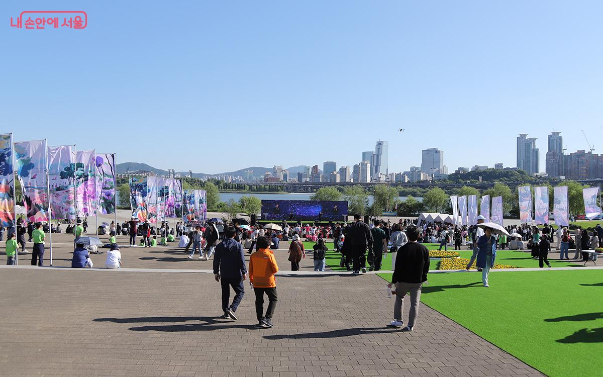 서울의 대표적인 공원인 뚝섬한강공원에서 '2024 서울국제정원박람회' 개막식이 열렸다.