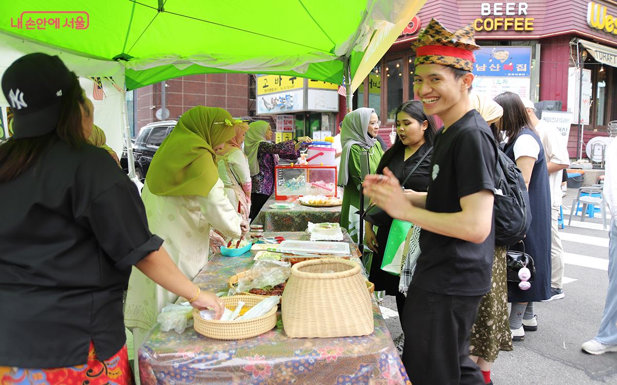 말레이시아 요리는 다채로운 문화와 역사가 한데 어우러진 미식의 향연이다. ⓒ이혜숙