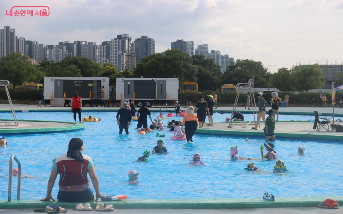 한강 야외수영장 중 잠원 수영장을 다녀왔다. ©심재혁