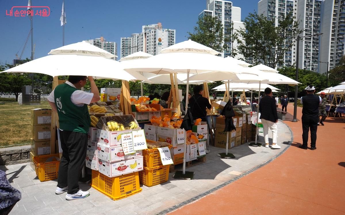 ‘가락×아트마켓’에서는 30% 저렴한 가격으로 농수산물을 판매했다. ⓒ조수봉