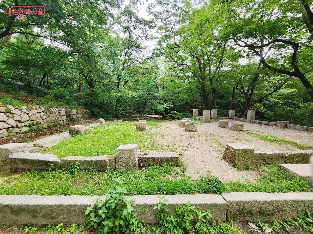 조선시대 별서의 터가 보존되어 있어 함께 둘러보기 좋다. ©김은주
