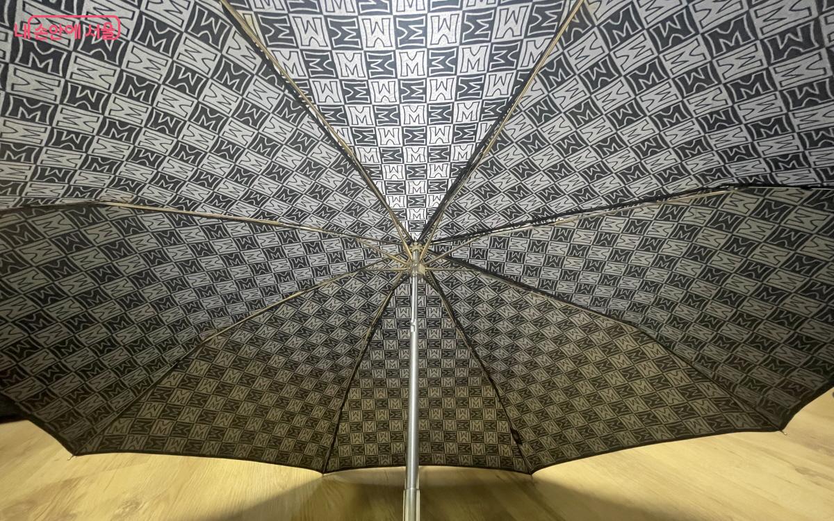 찾아가는 우산수리센터 덕분에 고장 난 우산을 새것처럼 다시 쓸 수 있게 되었다. ⓒ이정민