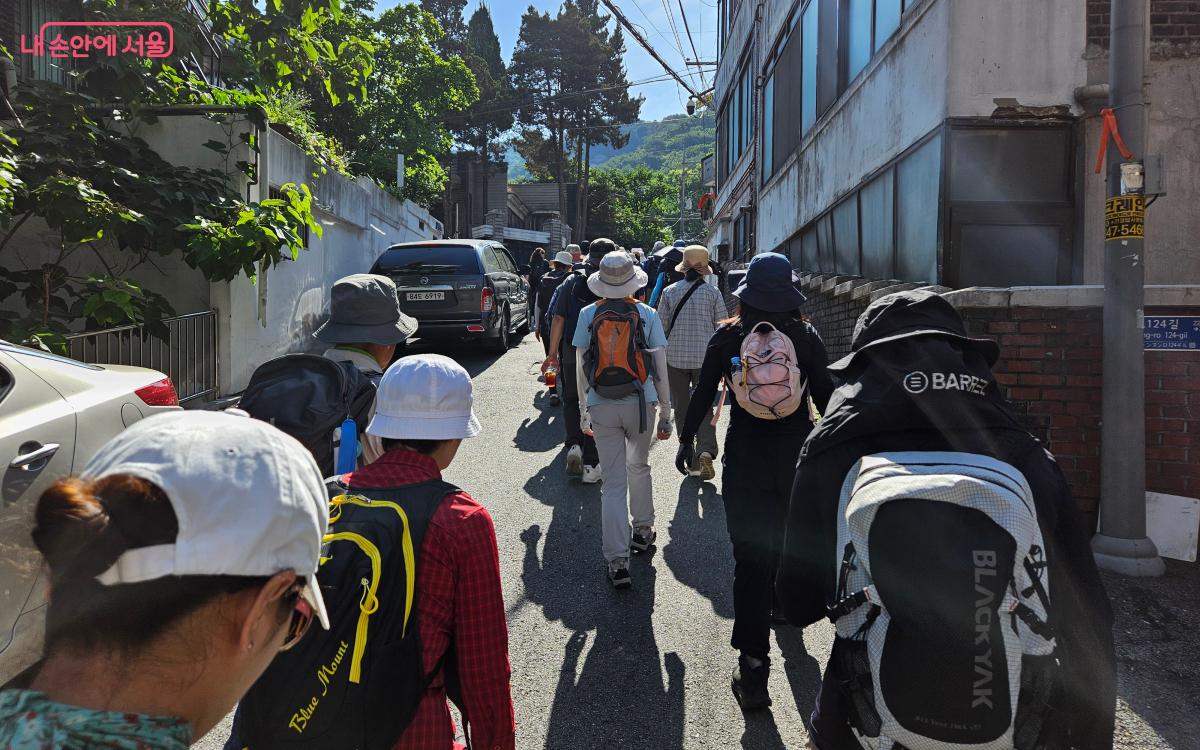 참가자들과 시작점인 상계나들이철쭉동산으로 향했다. ©김준범