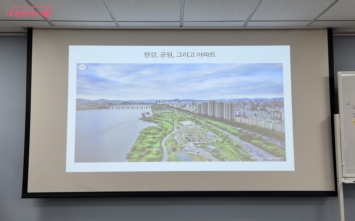 한강, 공원 그리고 아파트는 서울을 대표하는 자연물과 인공물이다. ⓒ윤혜숙