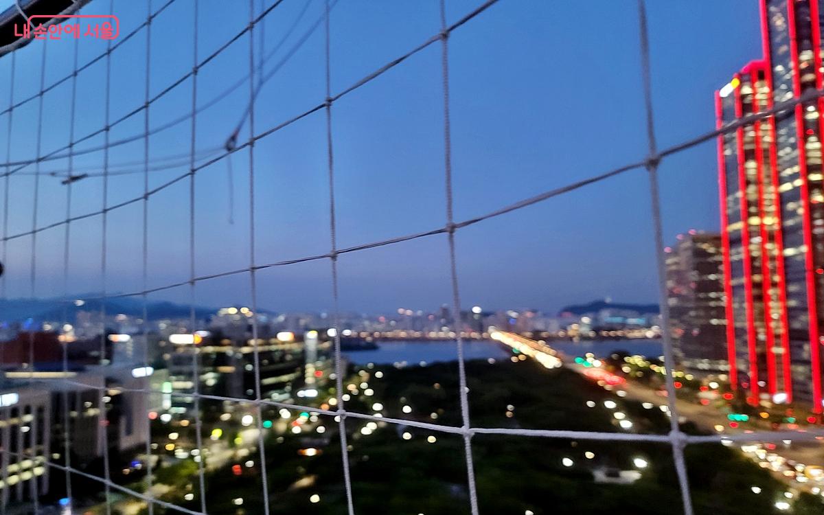 높은 곳에서 생생하게 전해진 서울의 야경 ⓒ김윤경
