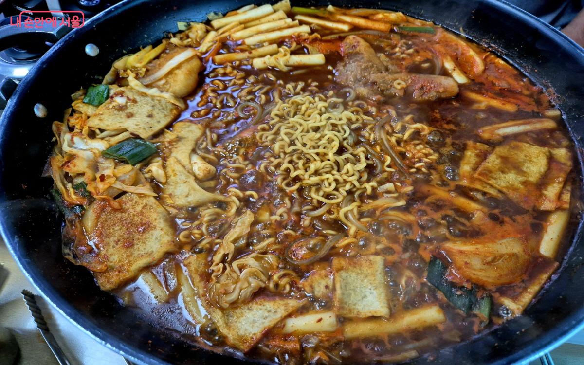 맛있게 익은 떡볶이 ⓒ심재혁