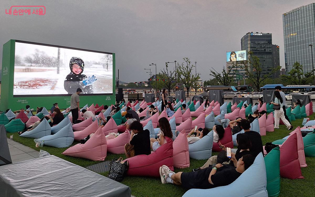 한여름 밤, 광화문광장에서 만난 <8월의 크리스마스>는 잊지 못할 추억으로 남을 것 같다. ©정향선