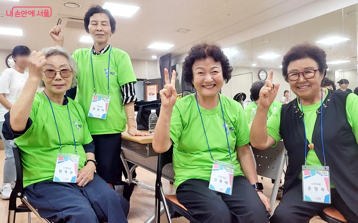 김종애, 문정숙 어르신과 신당동에서 오신 어르신들 ⓒ김윤경