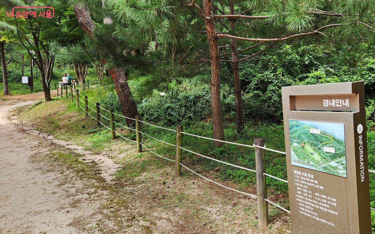 의릉 주변 산책길은 월요일을 제외하고 연중 개방한다. ⓒ김미선