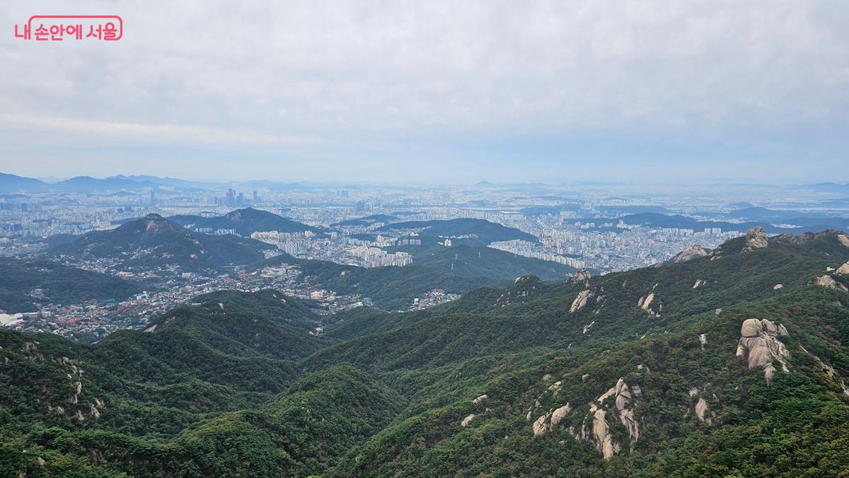 북한산 '문수사' 뒤쪽에서 바라본 서울시내 풍경 ©최용수