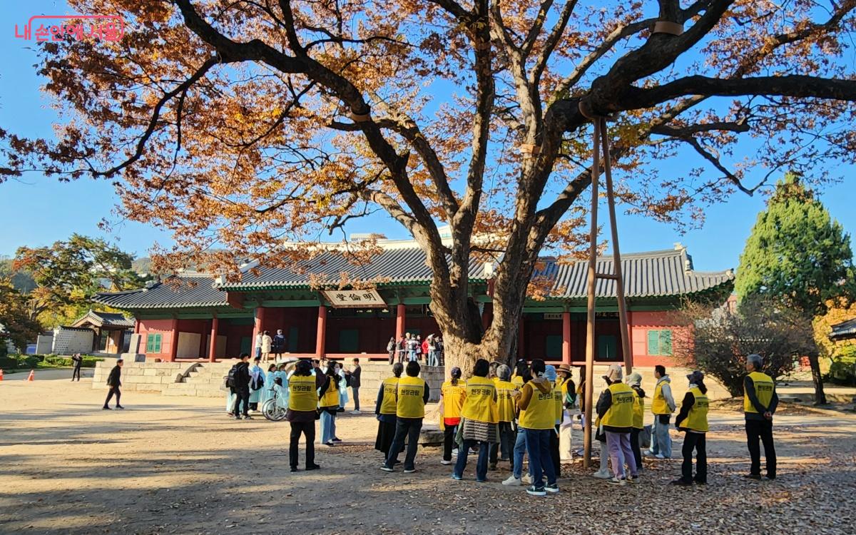 천 원 지폐에 나오는 명륜당(明倫堂) 앞에 섰다. ⓒ김미선