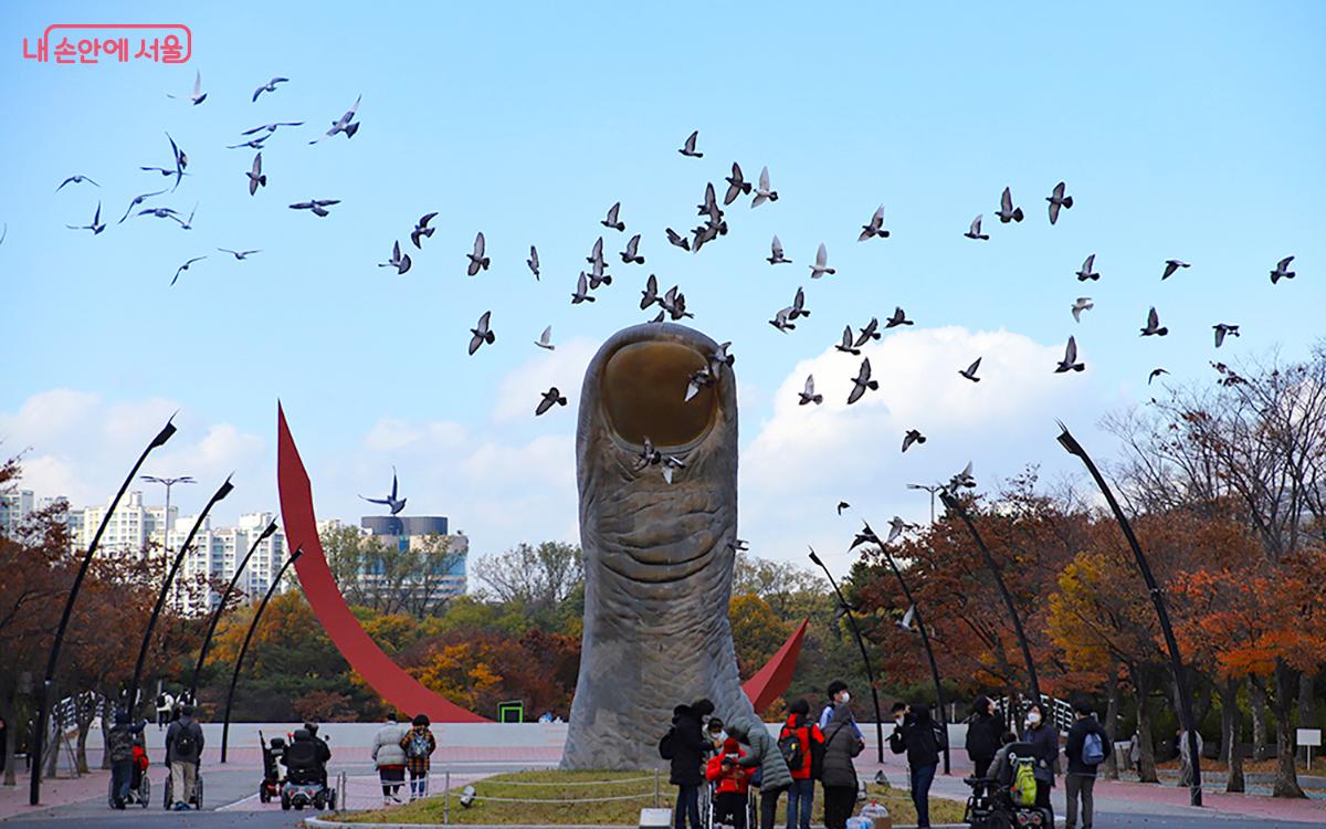 잠실관광특구 올림픽공원에서 자연이 선사하는 특별한 순간을 체험해 보자. ⓒ정향선