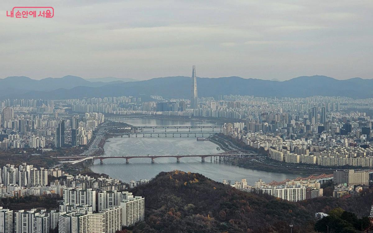  남산서울타워에서 내려다본 한강 ⓒ홍혜수