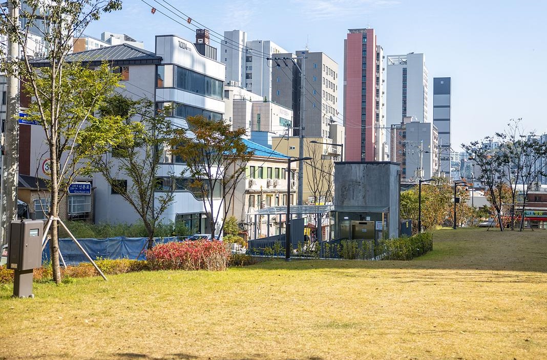 지하엔 주차장, 상부엔 공원! &#39;아현시민주차장&#39;의 일석이조 변신