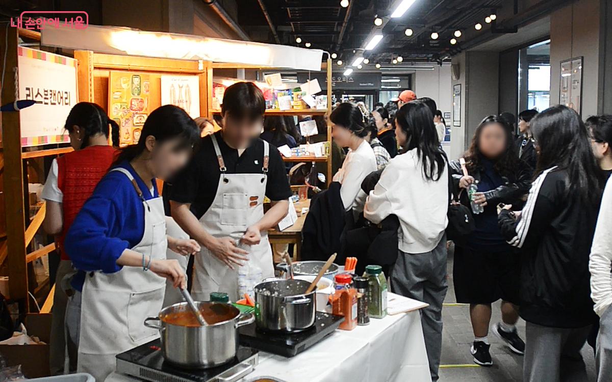 정어리 통조림 요리는 처음이지? 낯선 재료에 어떤 맛일지 궁금증을 불러일으킨다. ©오도연 