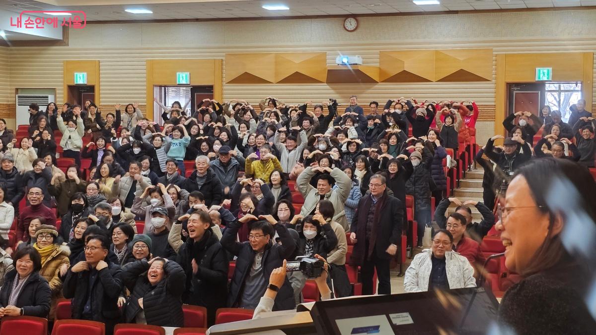 한국폴리텍대학 대강당은 사회공헌일자리 참여자들의 성과나눔 열기로 가득했다. ©최용수 