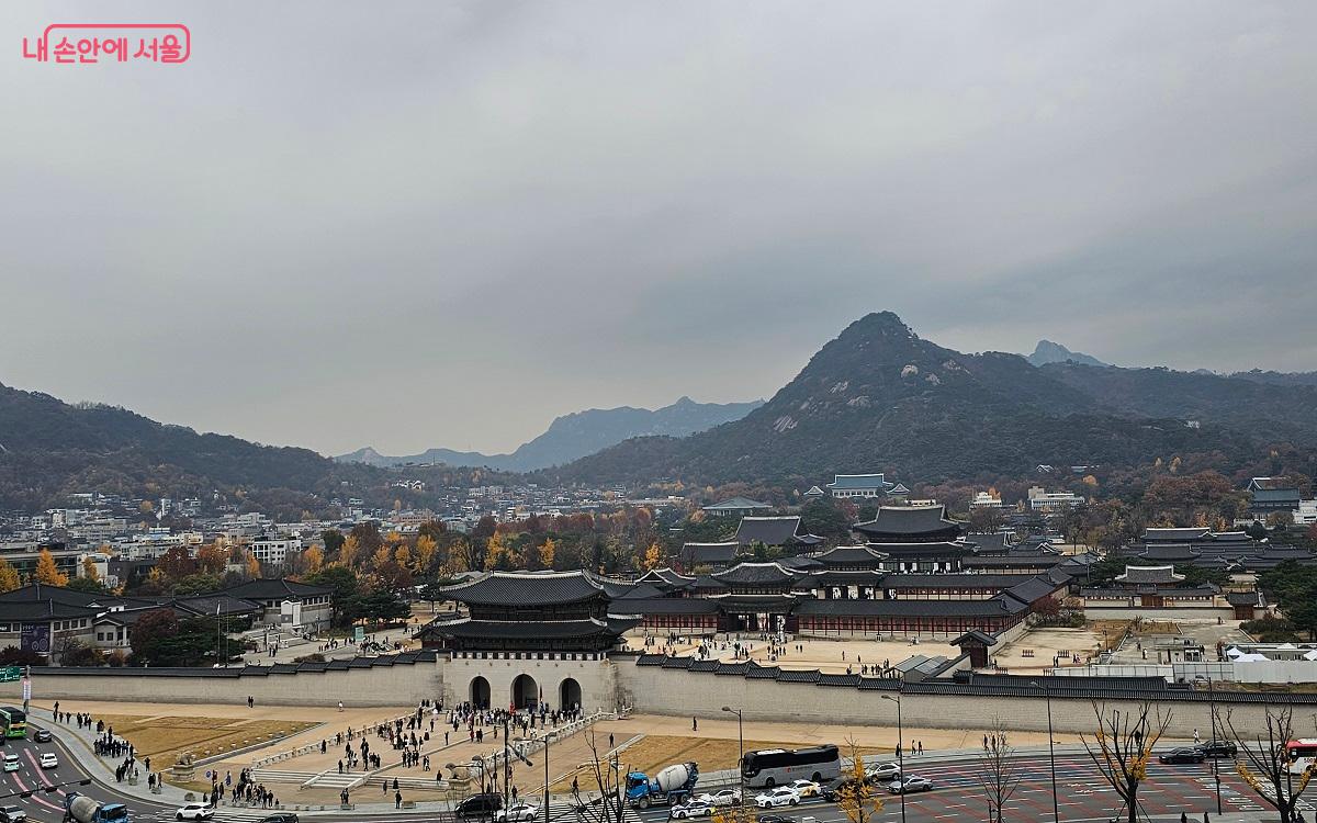 가을가을한 경복궁을 대한민국역사박물관 옥상에서 한눈에 내려다 보았다. ⓒ권연주