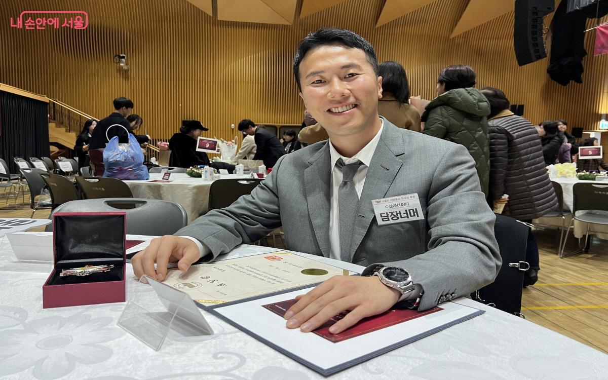 당일 유공자 표창을 받은 담장너머 김수종 공동 대표 ⓒ박지영