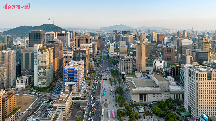 서울을 노래한 가요들에서도 당시 서울의 모습이나 시대상이 나타나 있다.