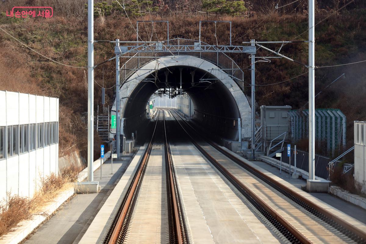 직선의 복선전철로 개량된 중앙선 철도 ©국가철도공단