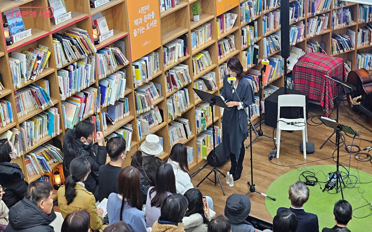 이번 행사는 대한민국 최초의 노벨문학상 수상을 기념하는 자리로 시민들이 ‘축제’처럼 즐길 수 있도록 했다. ⓒ이선미