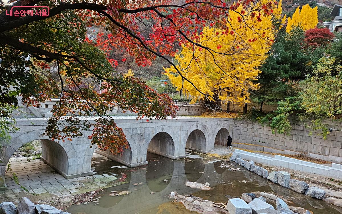 단풍 고운 오간대수문 ©이선미