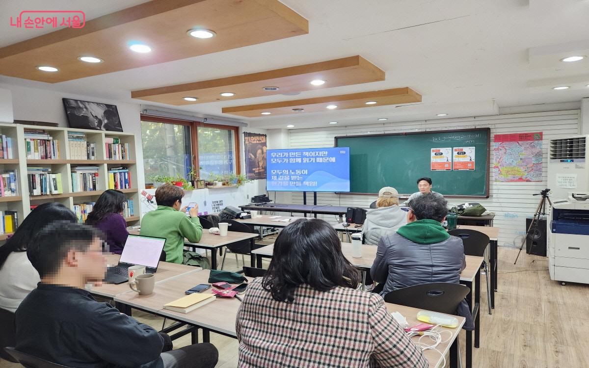 김원중 연사의 기획특강을 경청하는 수강생들 ©윤혜숙