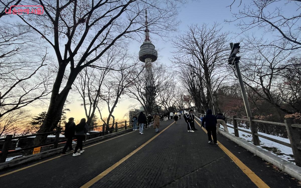 추운 겨울에도 많은 사람들이 즐겨 찾는 남산 ©이정민