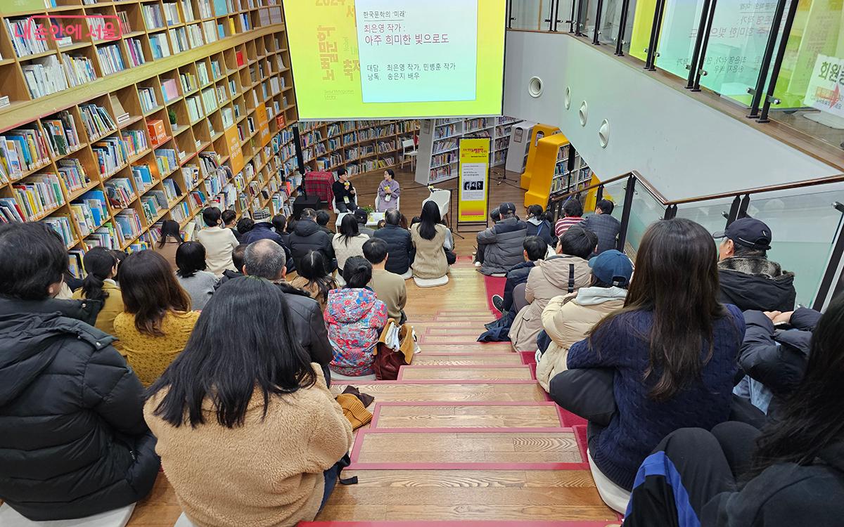 최은영 작가는 2013년 <쇼코의 미소>로 데뷔 후 ‘젊은 작가상’, ‘허균문학작가상’, ‘대산문학상’ 등을 수상했다.  ©이혜숙