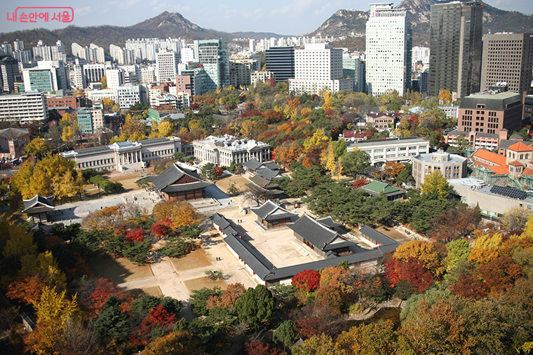 혜은이의 ‘서울이여 언제까지나’는 계절별 서울의 명소와 함께 서울에 대한 사랑을 담고 있다. 사진은 가을의 덕수궁 모습.