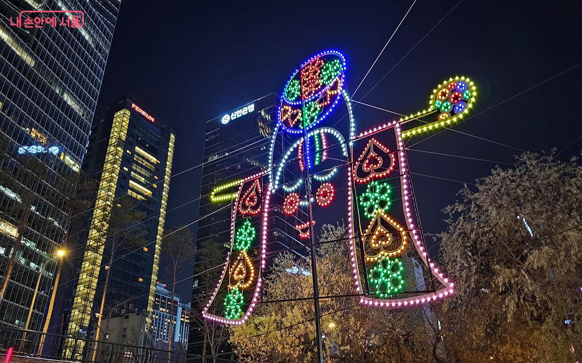 ‘서울빛초롱축제’가 내년 1월 15일까지 청계광장, 청계천 일대에서 열린다. ©이혜숙