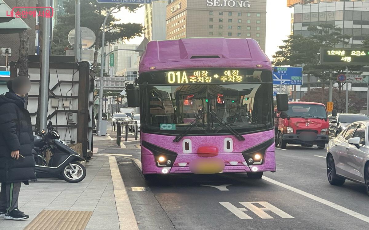 남산서울타워로 가려면 남산순환버스인 해치버스를 이용하면 된다. ©이정민