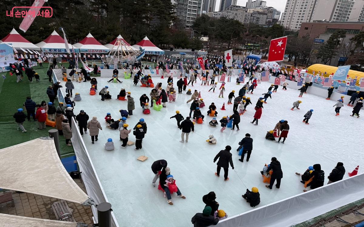 길음7단지 유휴부지가 썰매장으로 탈바꿈했다. ©송수아