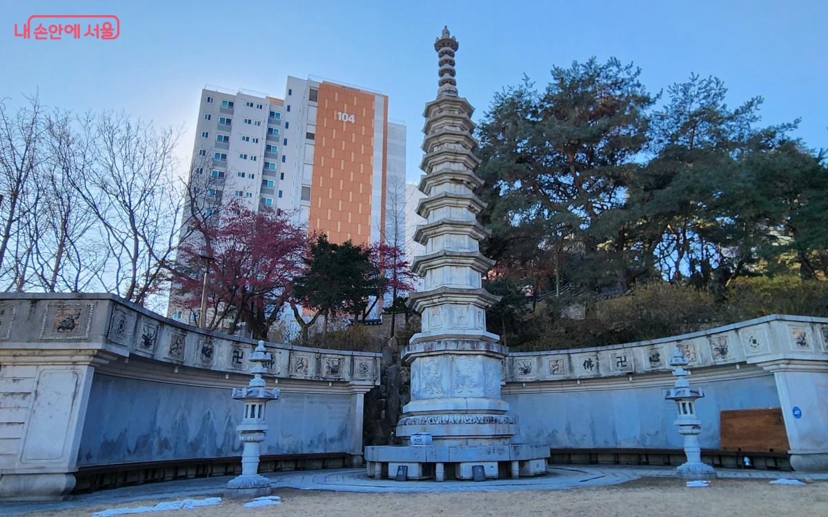 월정사의 구층탑을 본떠 만들었다는 ‘팔각구층탑’도 하나의 볼거리다.  ⓒ김미선