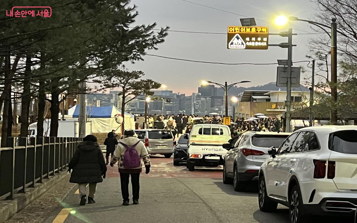 청운공원엔 이미 많은 주민들이 자리하고 있었다. ⓒ박지영 