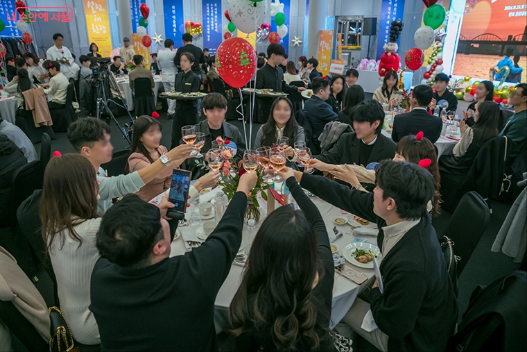 지난해 11월 진행된 '설렘, in 한강'에서 참여자들이 즐거운 시간을 보내고 있다. 