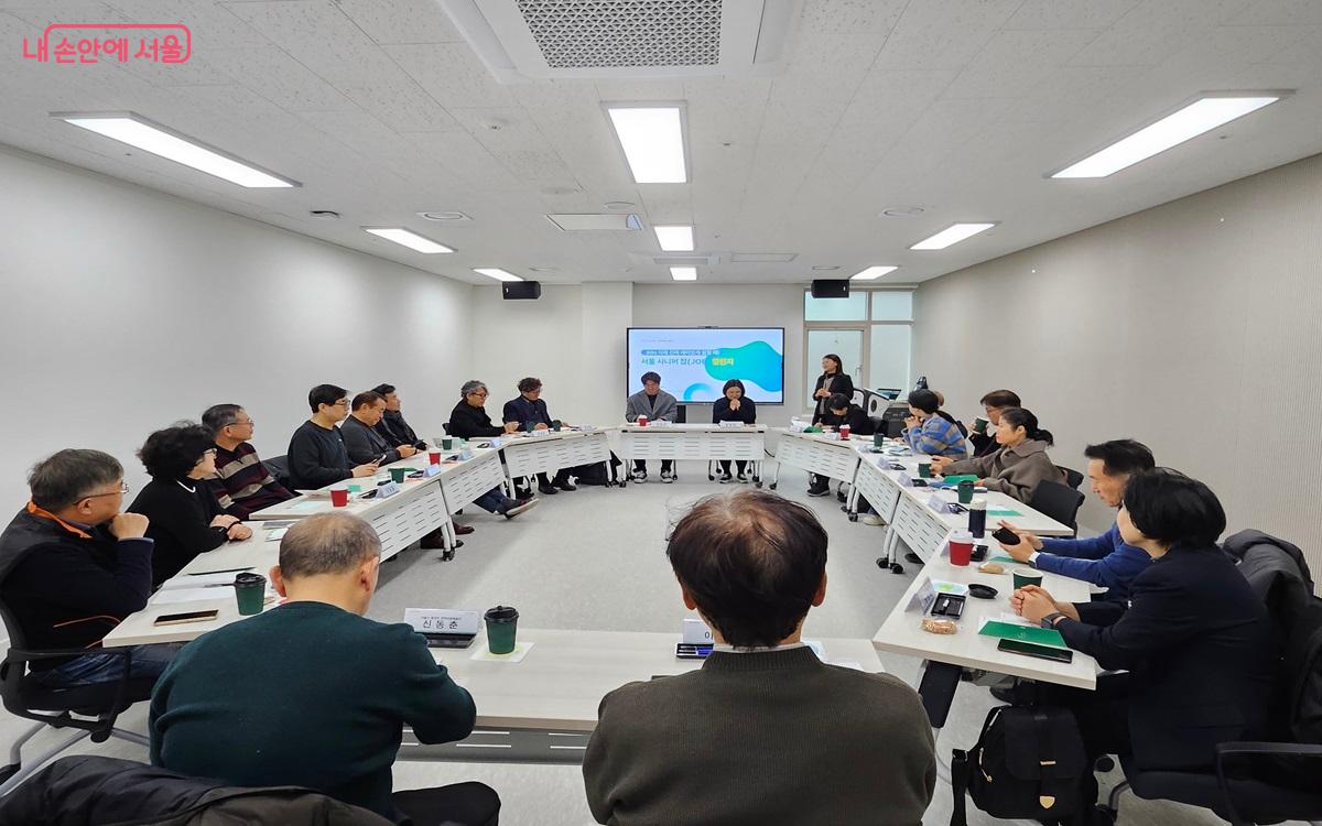 '서울시니어일자리지원센터' 웰컴파티에 60대 시니어들이 참여했다. ©엄윤주  