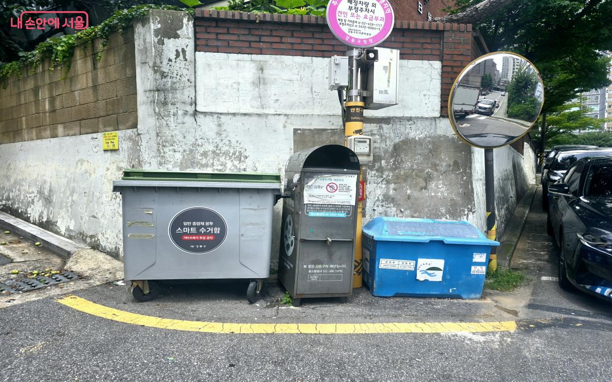 수거함에 GPS와 감지 센서가 있어 환경미화원이 작업 우선순위를 정할 수 있다. ©염지연