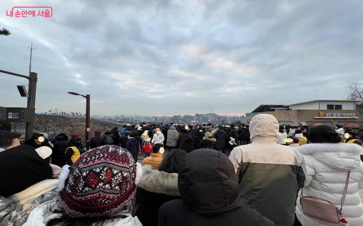 일출 시간을 넘겨서까지 기다렸지만 완벽한 일출을 보진 못했다. ©박지영