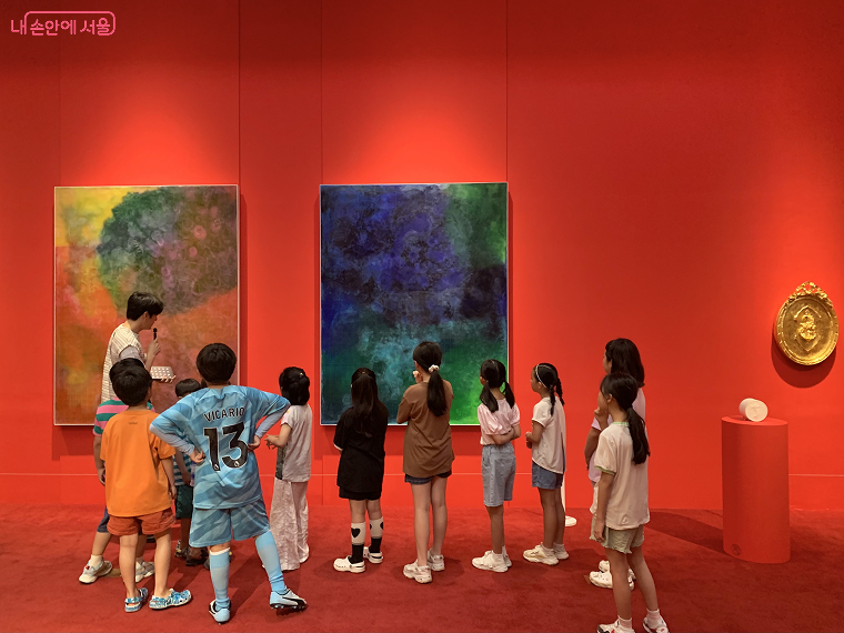 서울시립 북서울미술관 ‘투명하고 향기나는 천사의 날개 빛깔처럼’에 참여 중인 어린이들