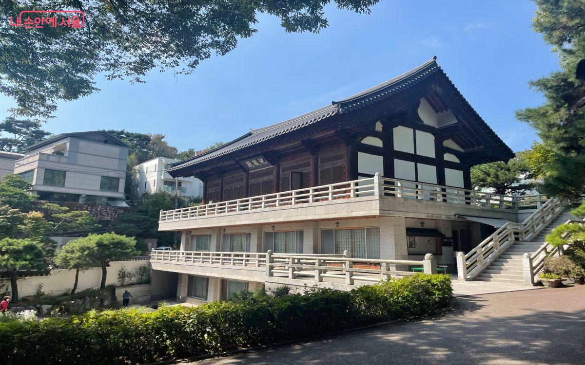 선열당 1층에서는 12시부터 12시50분까지 점심공양이 있다. ©노윤지
