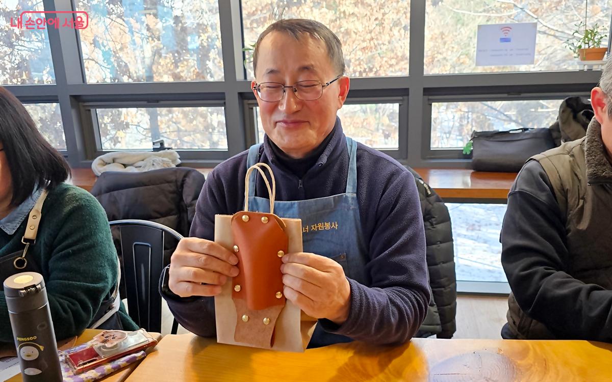 맨 처음 전지가위집을 완성한 안재수 시민정원사 ©김윤경
